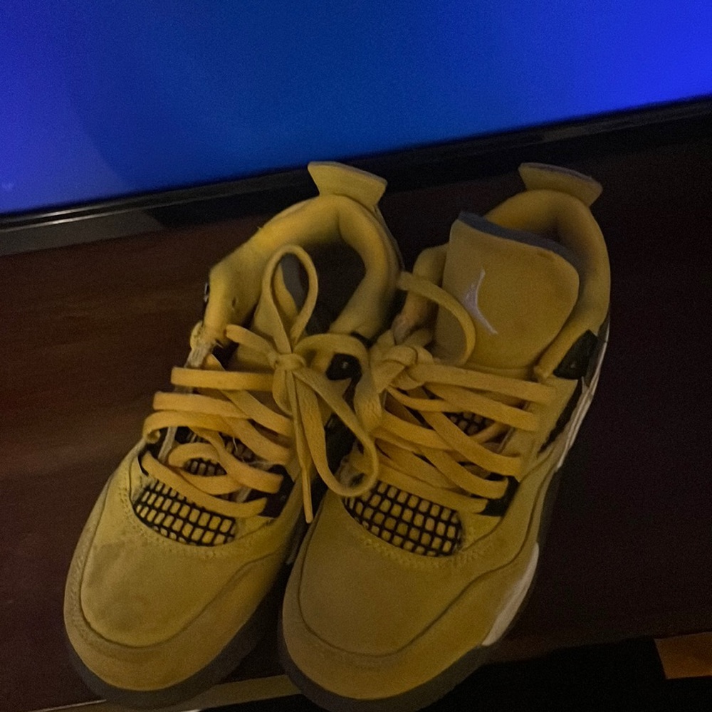 Worn twice yellow #4s